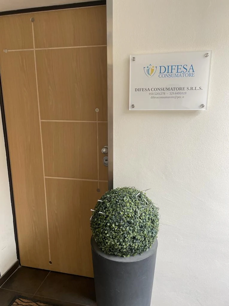 Ingresso della sede di Difesa Consumatore a Pisa